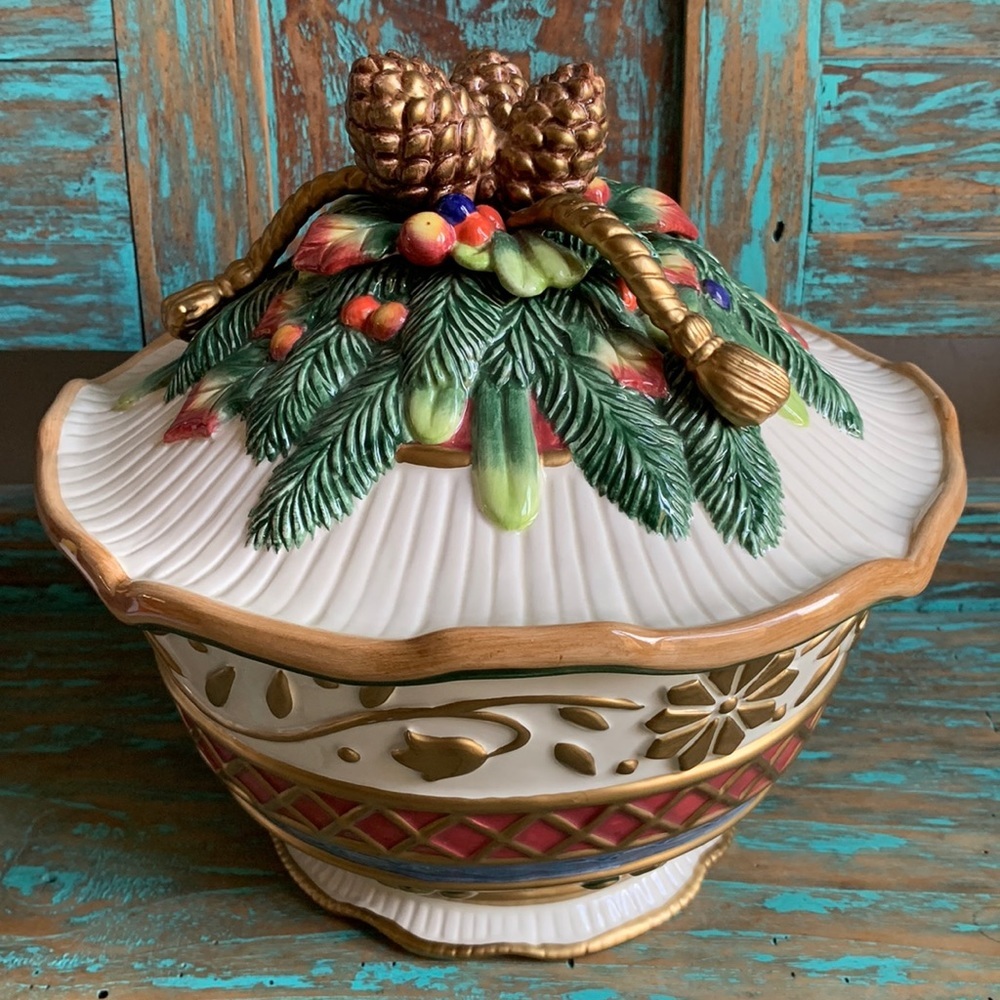 Fitz & Floyd Classics Jolly Ole St. Nick Fruited Bowl With lid Retired